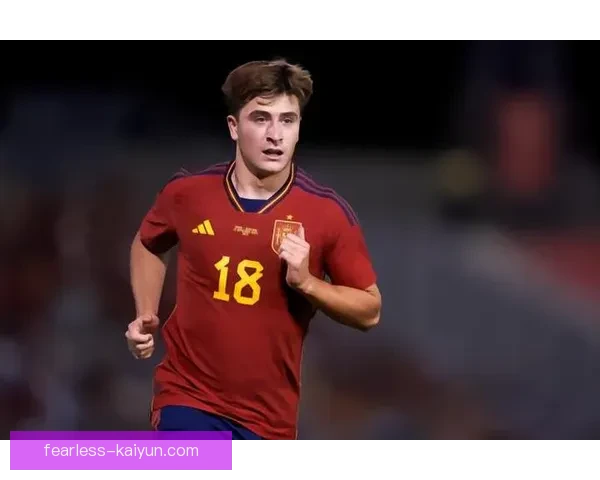 费尔明与佩德里表现逐渐提升，成为年轻球员中的焦点。