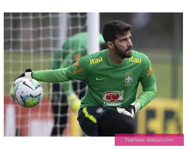 巴洛特利射门方式多样，近期表现稳健，引发关注。